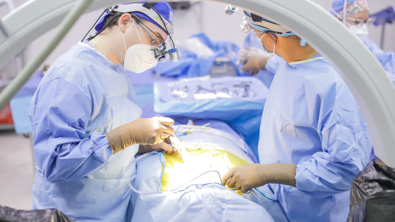 dr_pieroperrone_cirujanodecolumnaphoto sep 15, 10 06 18 am dr_pieroperrone_cirujanodecolumnaphoto sep 15, 10 06 18 am