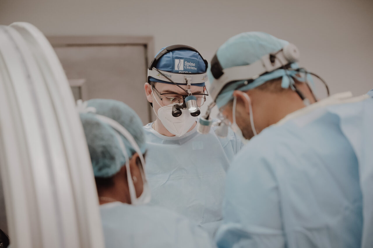 dr_pieroperrone_cirujanodecolumnaphoto sep 15, 10 16 31 am dr_pieroperrone_cirujanodecolumnaphoto sep 15, 10 16 31 am