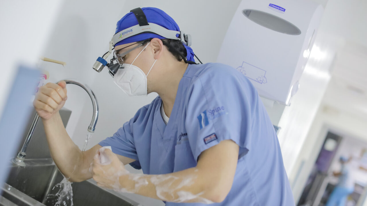 dr_pieroperrone_cirujanodecolumnaphoto sep 15, 9 53 19 am dr_pieroperrone_cirujanodecolumnaphoto sep 15, 9 53 19 am